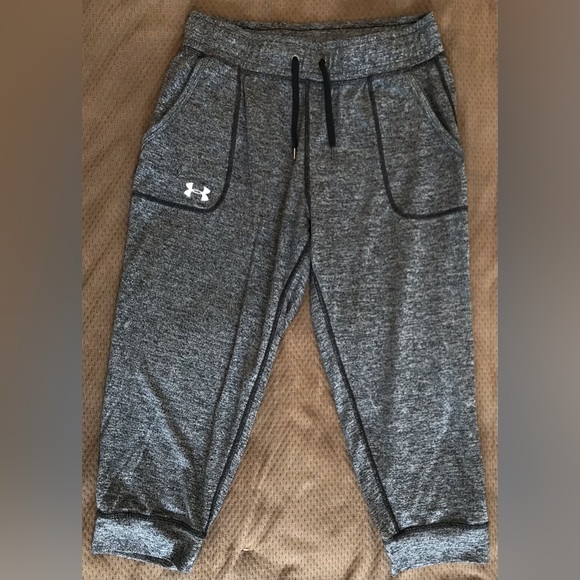 NWOT Under Armour Charcoal Loose Fit Drawstring Workout Capris - S - Picture 2 of 7